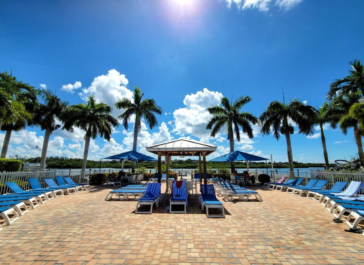 Barefoot Beach Resort Clearwater Beach Exterior photo